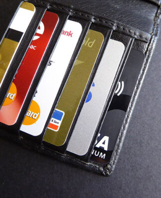 karta debetowa a kredytowa