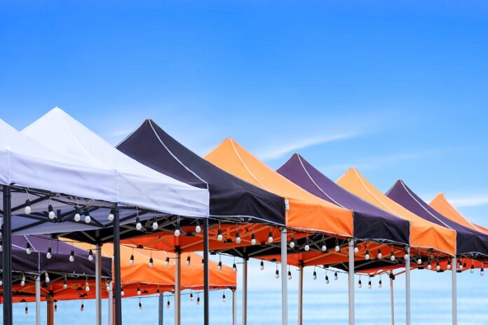 Jak wybrać wypożyczalnię namiotów